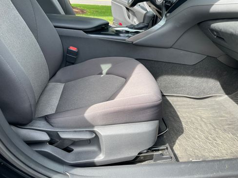 Used 2020 Toyota Camry LE image 13