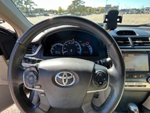 Used 2014 Toyota Camry XLE image 15