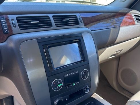 Used 2009 GMC Sierra 2500 SLT w/ Suspension Package, Off-Road image 12