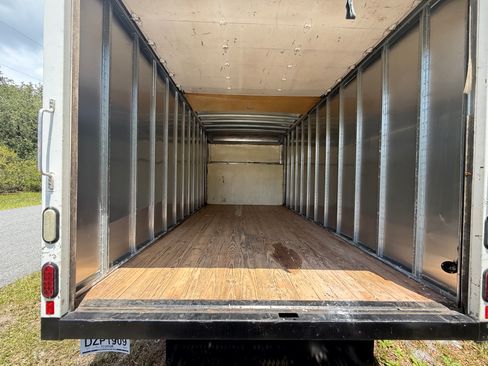 Used 2017 Chevrolet Express 3500 Extended RWD image 17