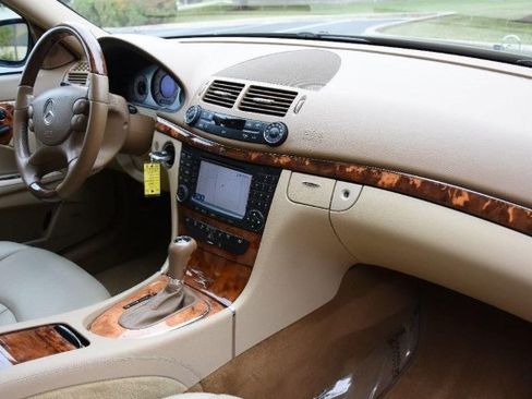Used 2008 Mercedes-Benz E 350 4MATIC Sedan image 5