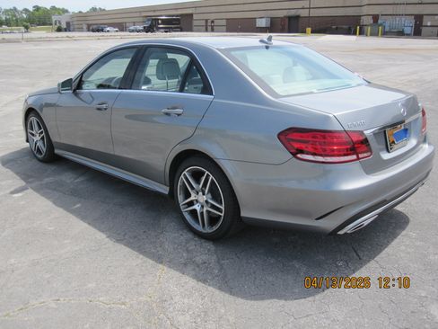 Used 2014 Mercedes-Benz E 550 4MATIC Sedan image 2