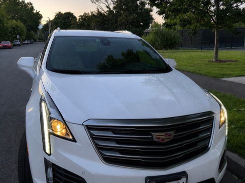 Used 2017 Cadillac XT5 Luxury w/ Driver Awareness Package AWD/4WD image 4