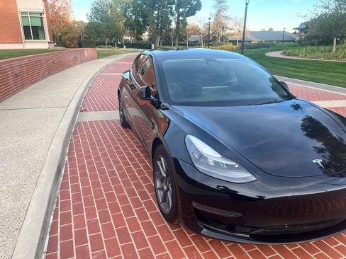 Used 2023 Tesla Model 3 Standard Range image 5