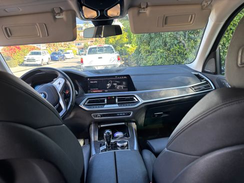 Used 2021 BMW X7 xDrive40i w/ Premium Package image 9