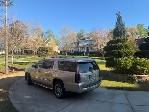 Used 2015 Cadillac Escalade ESV 4WD image 8