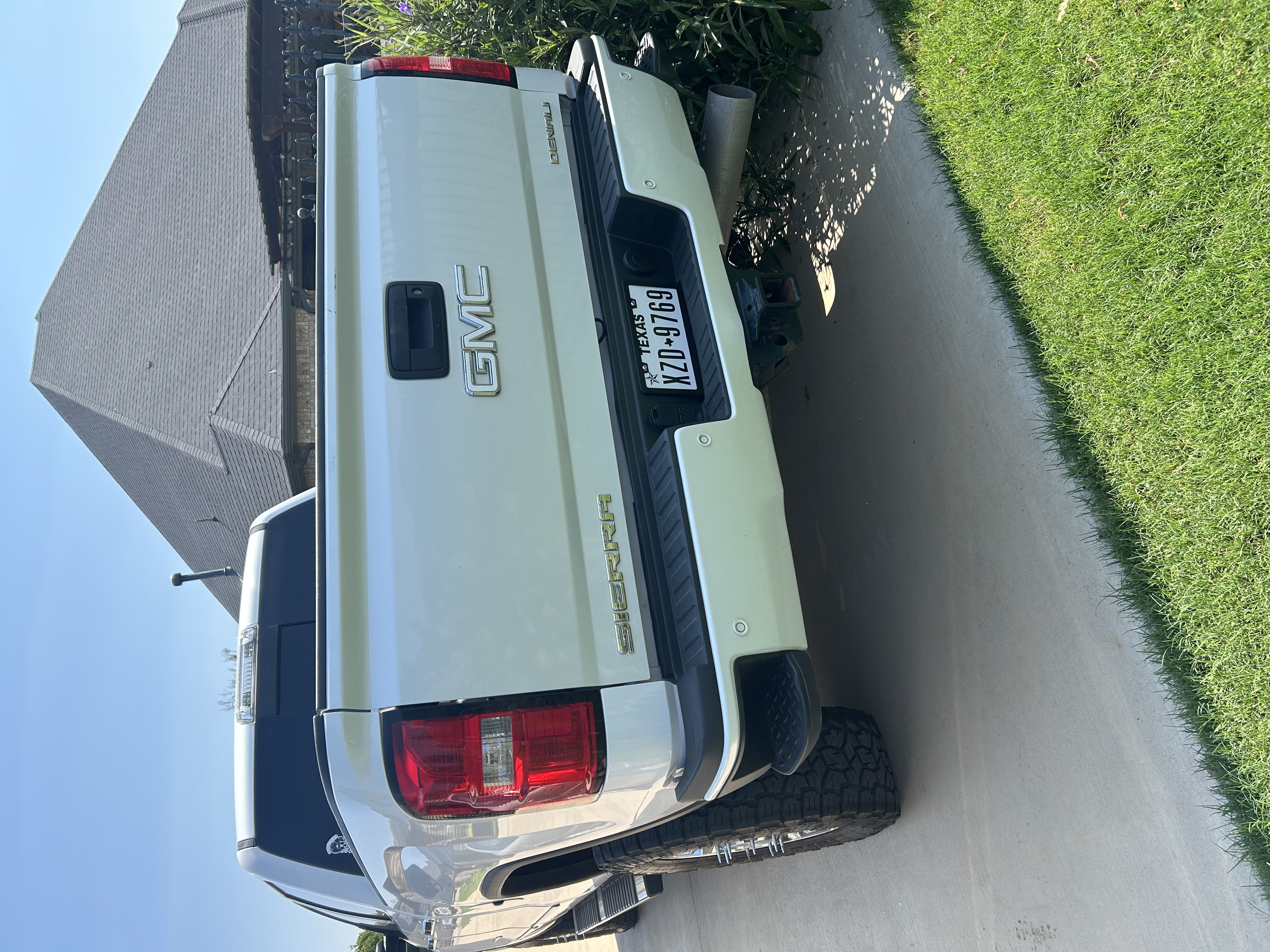 Used 2018 GMC Sierra 2500 Denali w/ Duramax Plus Package AWD/4WD image 6