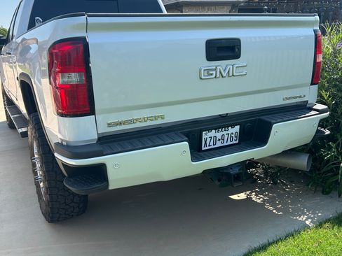 Used 2018 GMC Sierra 2500 Denali w/ Duramax Plus Package AWD/4WD image 6
