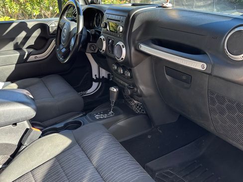 Used 2012 Jeep Wrangler Unlimited Sahara image 10