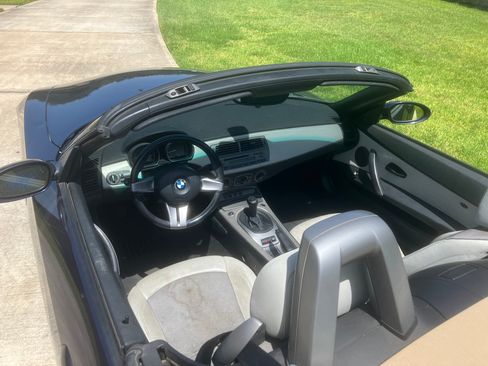 Used 2003 BMW Z4 2.5i image 5