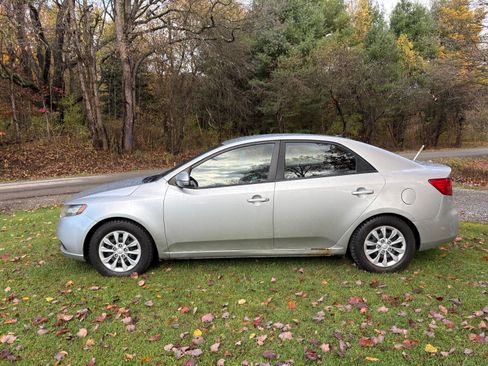 Used 2012 Kia Forte EX image 2