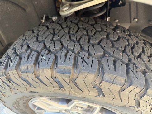 Used 2024 Ford Bronco Badlands image 12