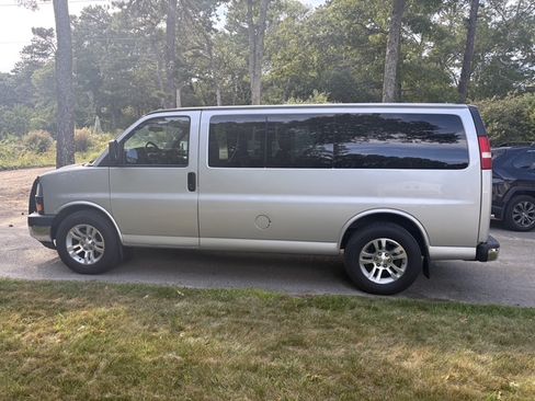 Used 2012 GMC Savana 1500 LT w/ LT Preferred Equipment Group AWD/4WD image 6