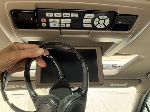 Used 2017 Honda Pilot Elite image 19