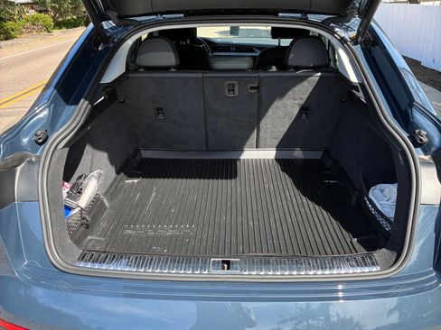 Used 2022 Audi e-tron Premium Plus image 7