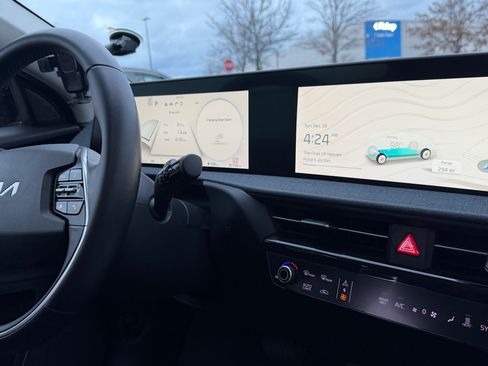 Used 2022 Kia EV6 Wind image 14