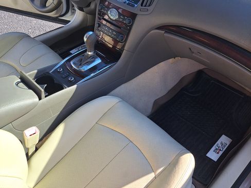 Used 2011 INFINITI G37 x Sedan w/ Premium Pkg image 11
