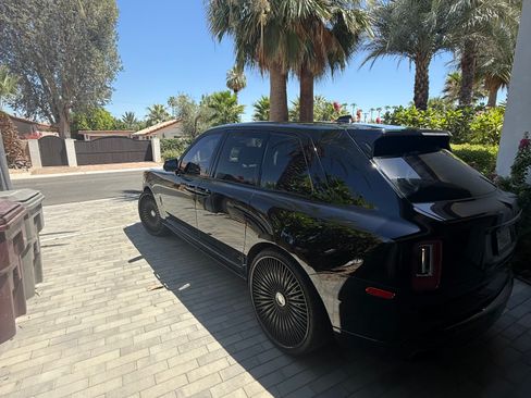 Used 2022 Rolls-Royce Cullinan Black Badge AWD/4WD image 5