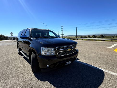 Used 2014 Chevrolet Suburban LT image 13