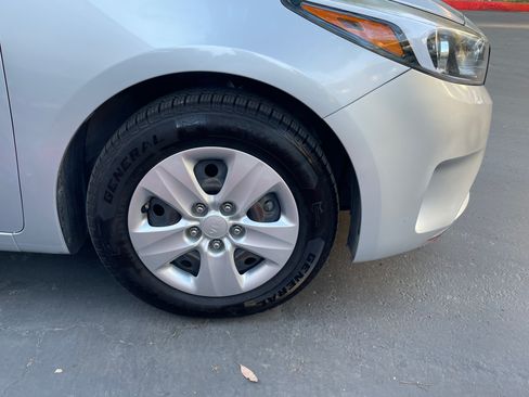 Used 2018 Kia Forte LX image 15