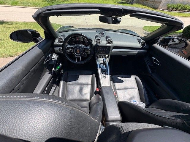 Used 2018 Porsche 718 Boxster RWD image 12