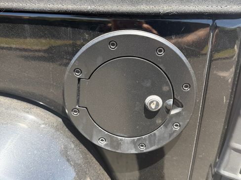Used 2008 Jeep Wrangler Unlimited Sahara w/ Dual Top Group AWD/4WD image 21
