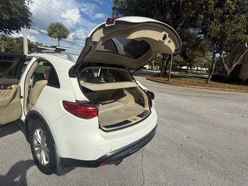 Used 2009 INFINITI FX35 35 Sport Utility 4D w/ Navigation Pkg image 9