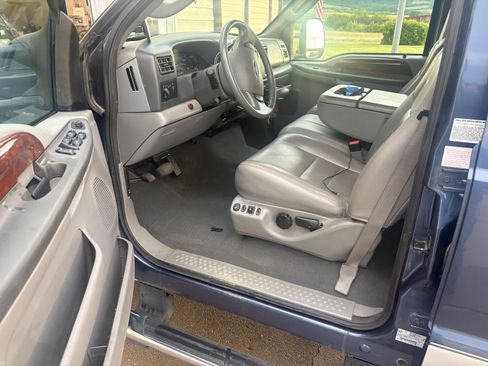 Used 2004 Ford F350 Lariat AWD/4WD image 9
