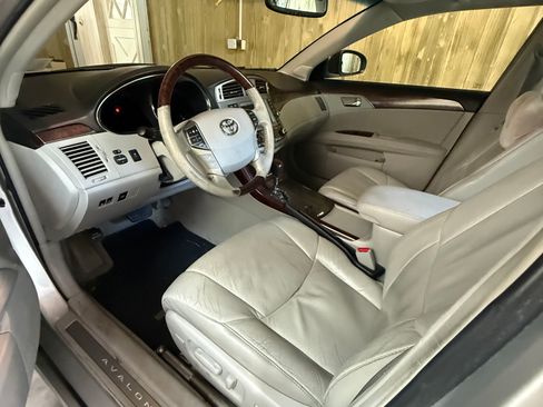Used 2011 Toyota Avalon Limited FWD image 10