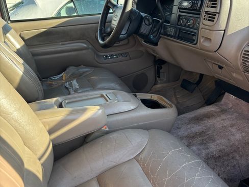 Used 1996 Chevrolet Tahoe 4WD image 10