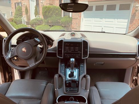 Used 2014 Porsche Cayenne AWD/4WD image 4