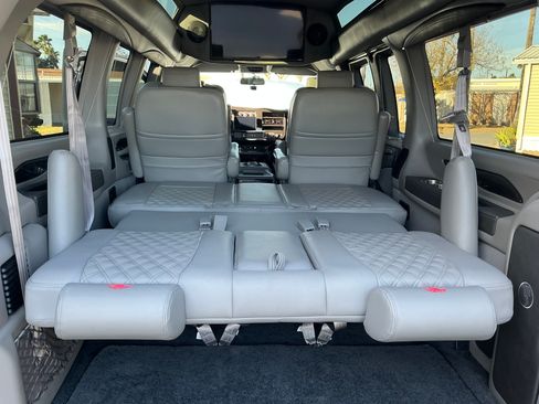 Used 2023 Chevrolet Express 2500 image 4