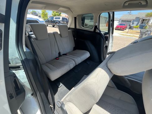 Used 2012 MAZDA MAZDA5 Sport FWD image 11