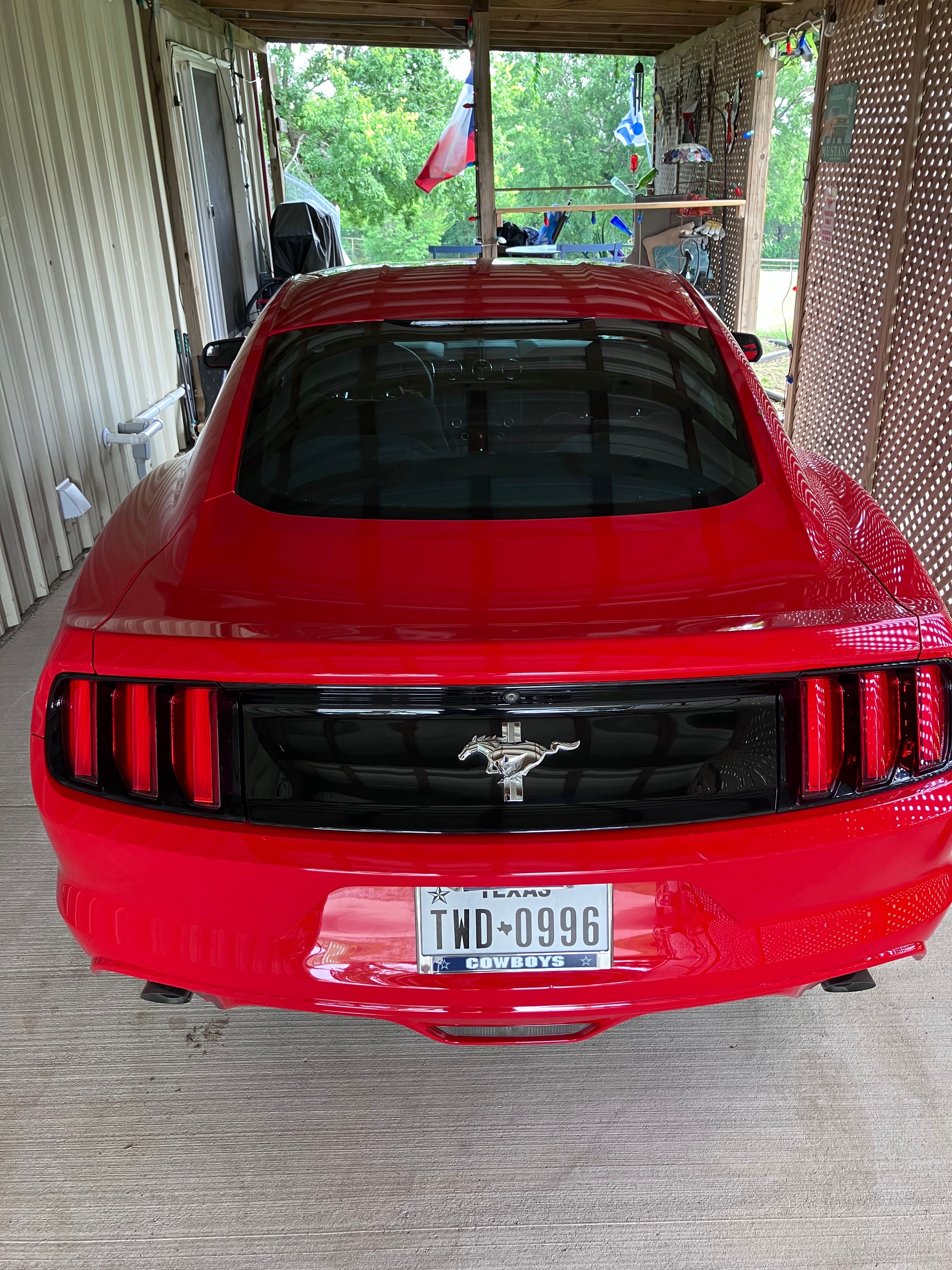 Used 2017 Ford Mustang Coupe RWD image 2