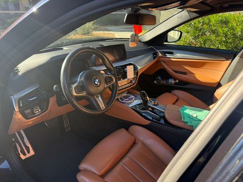 Used 2019 BMW 530e w/ M Sport Package image 9