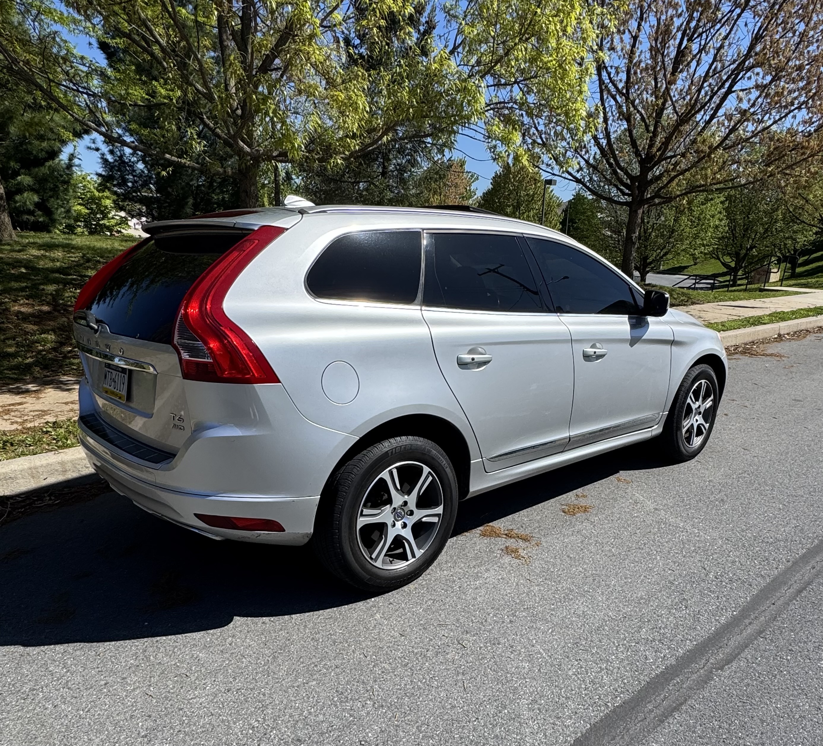 Used 2015 Volvo XC60 T6 AWD/4WD image 4