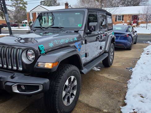 Used 2021 Jeep Wrangler Unlimited Sahara w/ Safety Group image 4