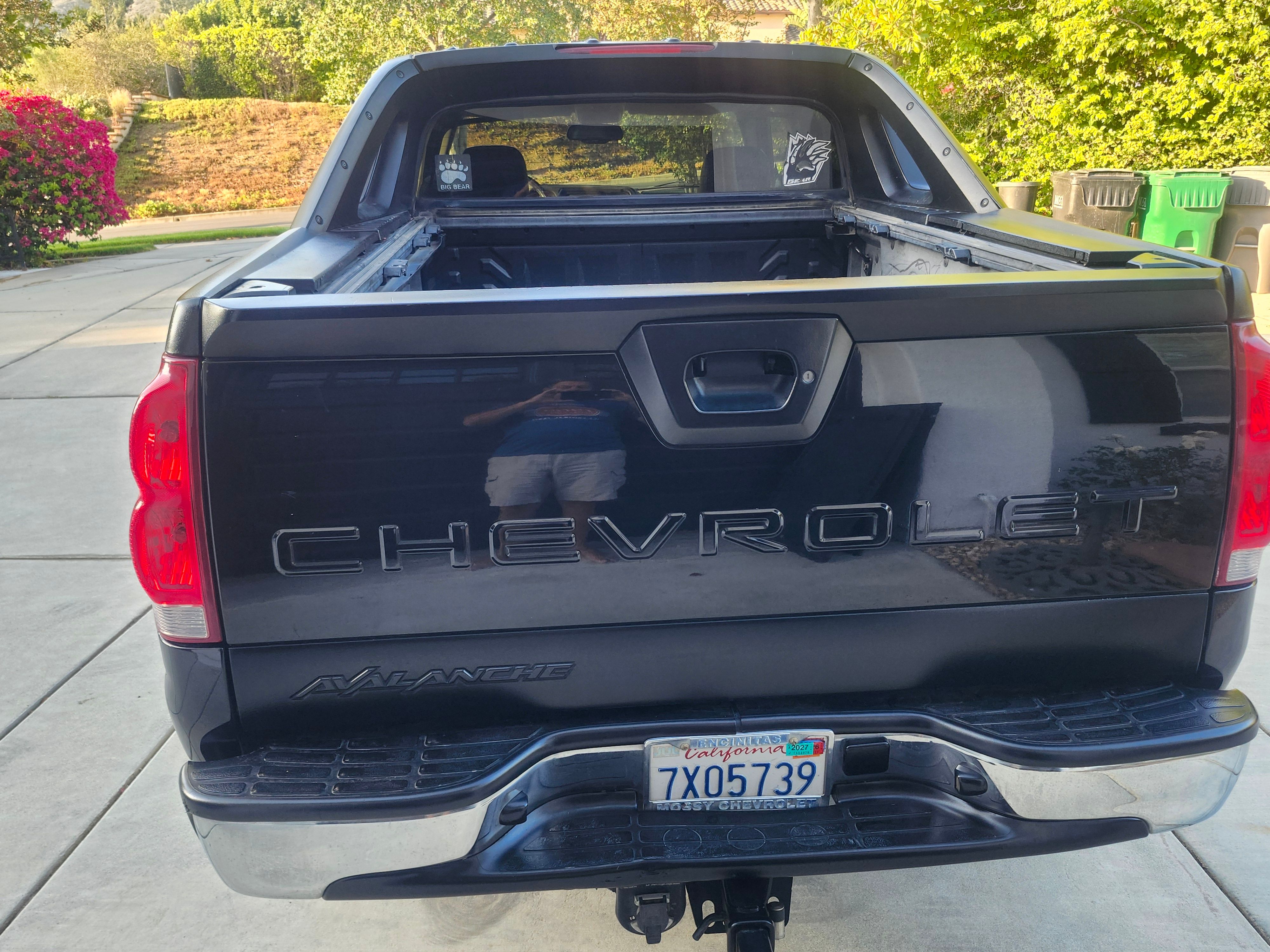 Used 2005 Chevrolet Avalanche Z71 w/ Sun And Sound Package AWD/4WD image 9