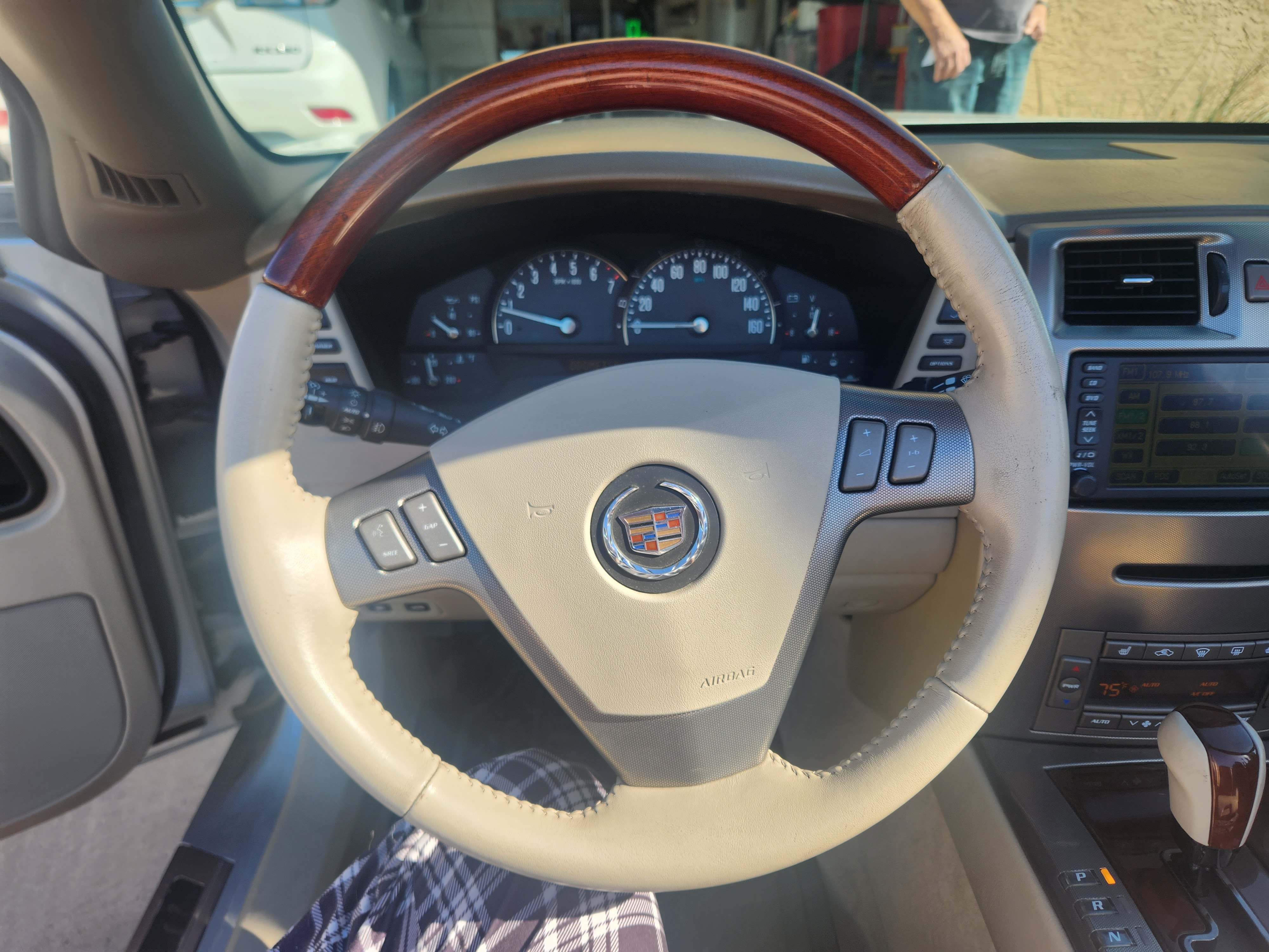 Used 2005 Cadillac XLR RWD image 16