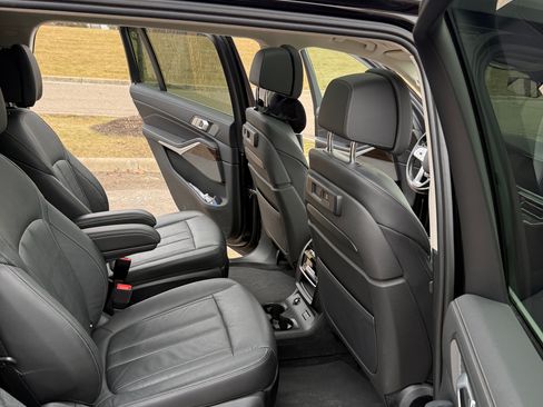 Used 2020 BMW X7 xDrive40i w/ Cold Weather Package image 8