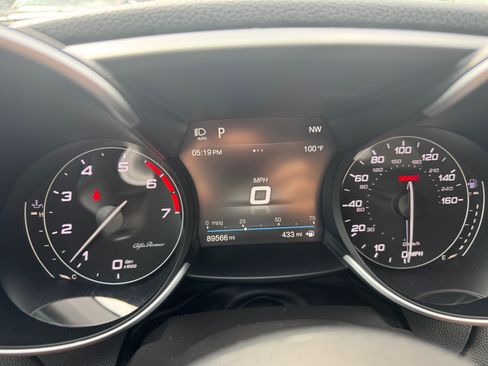 Used 2019 Alfa Romeo Giulia Ti Sport w/ Quick Order Package 22U Sport RWD image 10