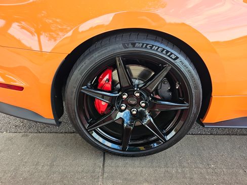 Used 2021 Ford Mustang Shelby GT500 w/ Carbon Fiber Handling Package image 16