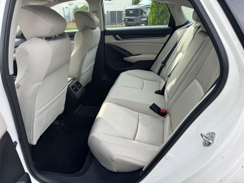 Used 2018 Honda Accord EX image 12