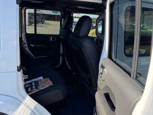 Used 2025 Jeep Wrangler Unlimited Sahara image 20