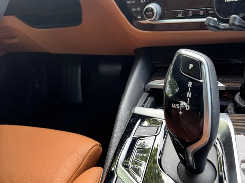 Used 2018 BMW 530i image 2