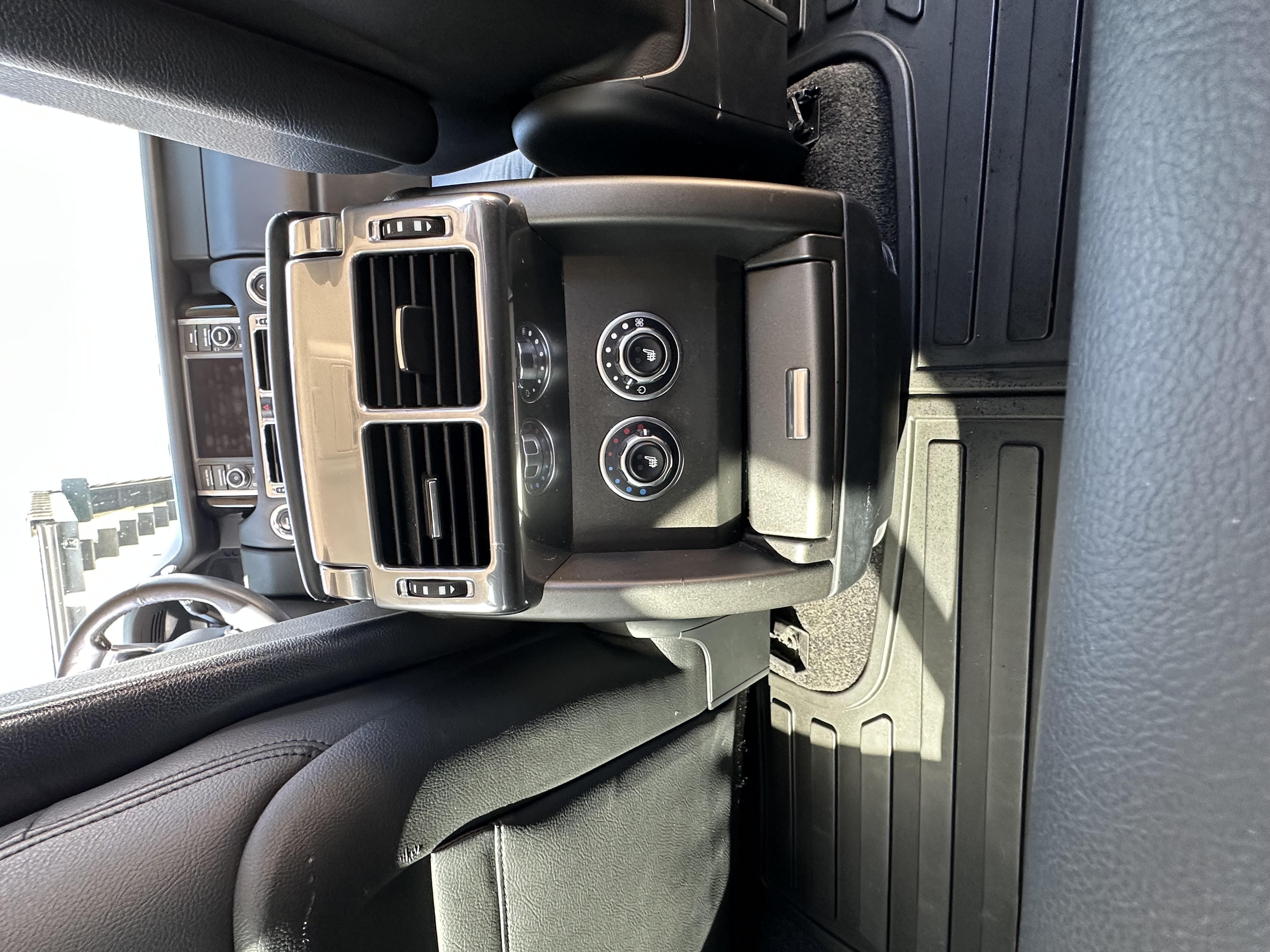 Used 2012 Land Rover Range Rover HSE AWD/4WD image 18