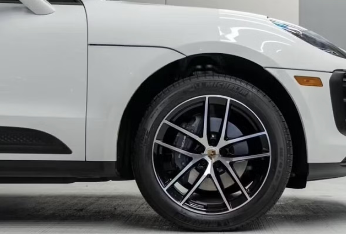Used 2022 Porsche Macan AWD/4WD image 12