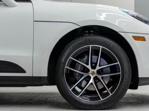 Used 2022 Porsche Macan AWD/4WD image 12