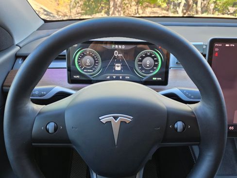 Used 2022 Tesla Model Y Performance image 17