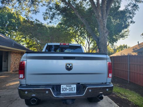 Used 2015 RAM 1500 Laramie w/ Convenience Group image 10